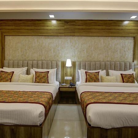 Hotel Park Tree Near Delhi Airport 新德里 外观 照片