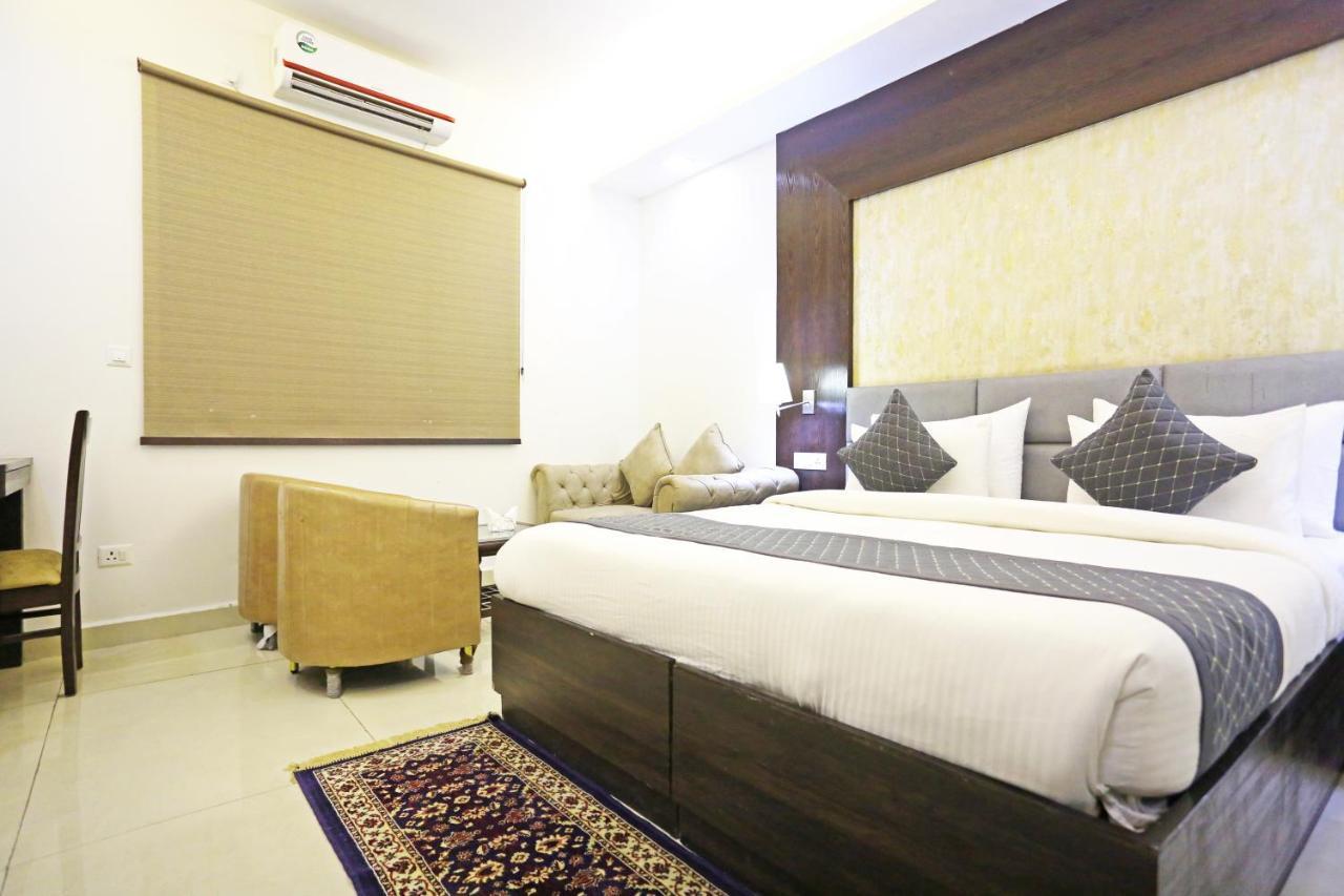 Hotel Park Tree Near Delhi Airport 新德里 外观 照片