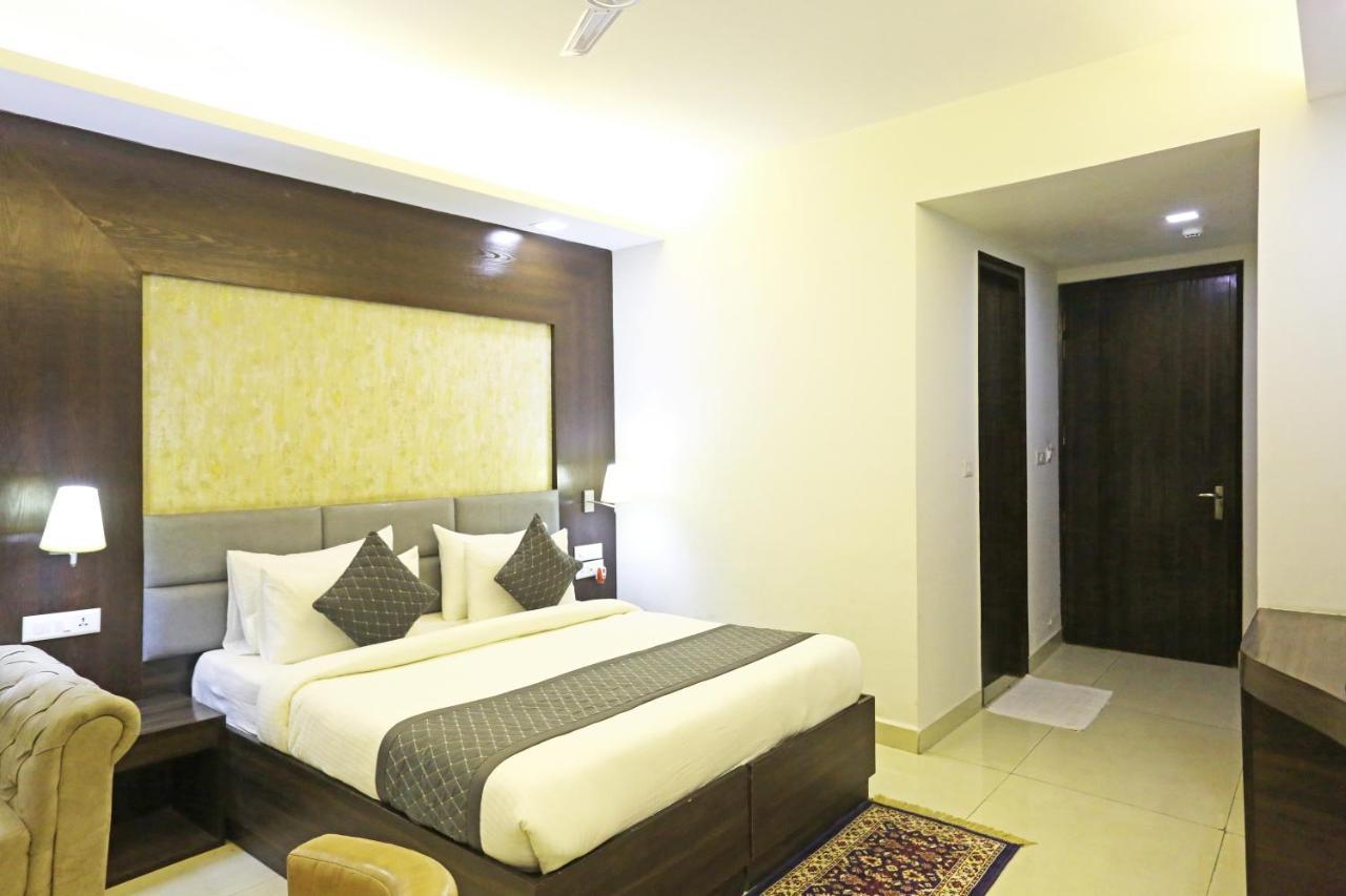 Hotel Park Tree Near Delhi Airport 新德里 外观 照片