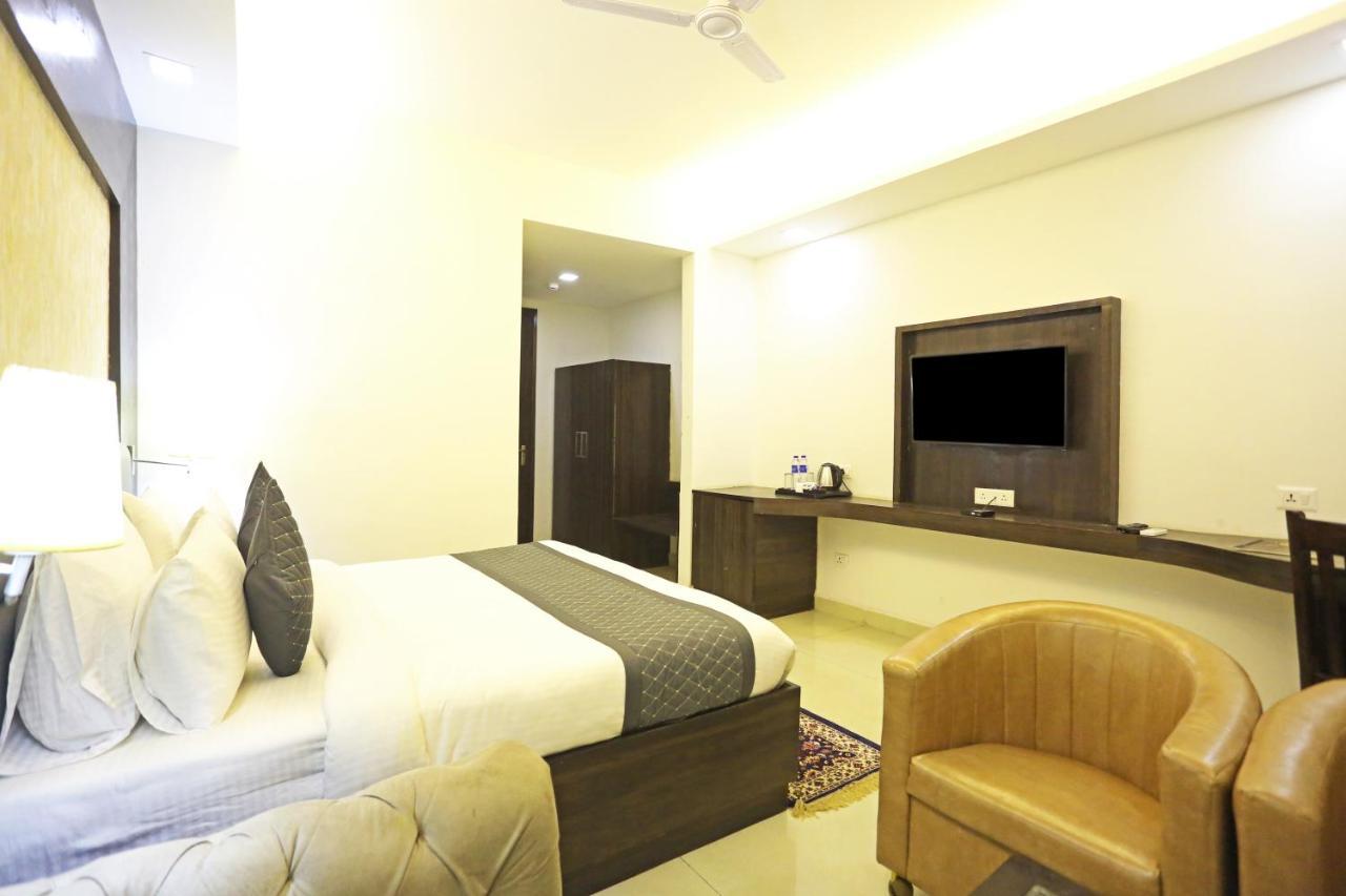 Hotel Park Tree Near Delhi Airport 新德里 外观 照片